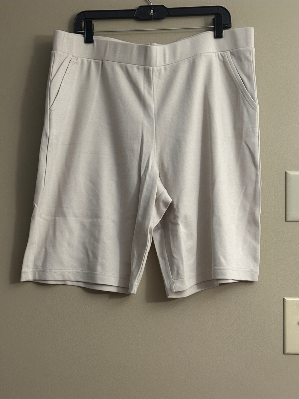 Light Cream Pull On Stretch Shorts